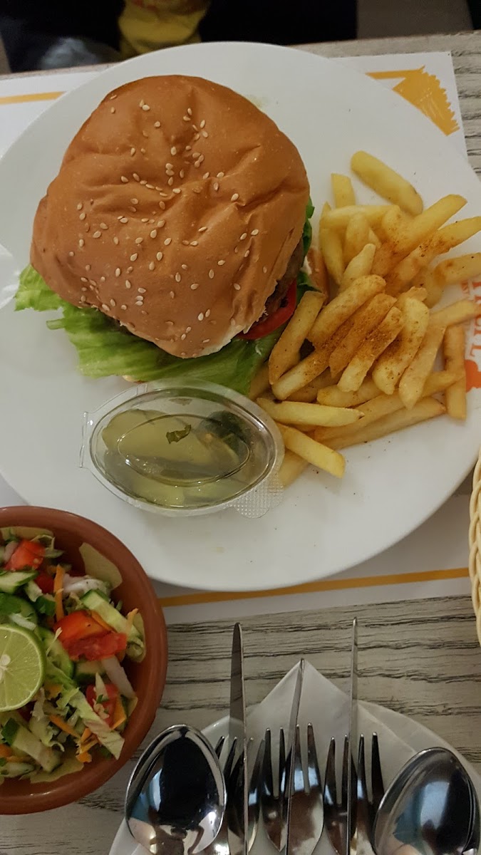 Trefl Cafe And Restaurant-6